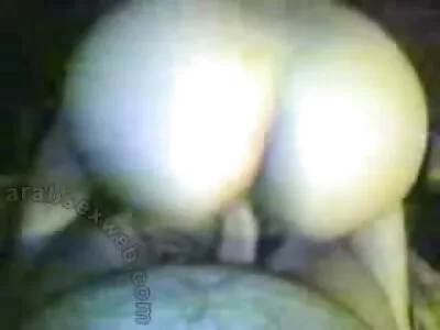 丰满的金发女郎被整容作为惩罚