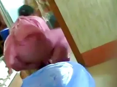 十几岁的跳舞女王在耳机中被性交