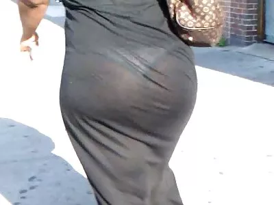 一个丰满的金发女郎为变态的出租车司机提供的奶交