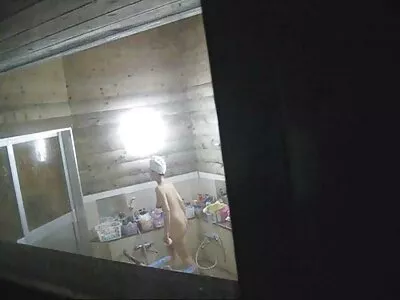 迷人的青少年格雷西格拉姆乱搞一个年长的家伙