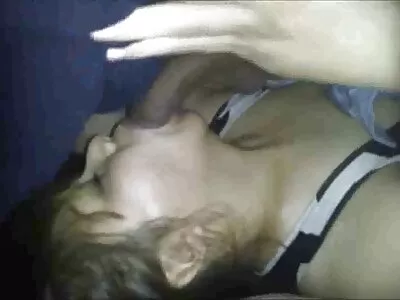 丰满的摩洛伊斯兰解放阵线辣妹服从一个年轻人的意愿