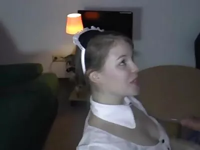 吉娜·格尔森 (Gina Gerson) 在她紧绷的阴户中享受着巨大的阴茎