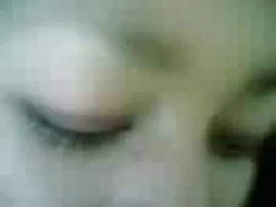 饥渴的爸爸和他的继女有激情的性爱