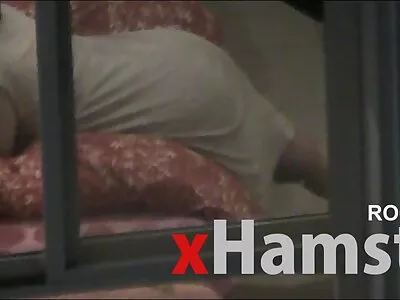 偷偷摸摸的继妹得到充满了新鲜的勇气